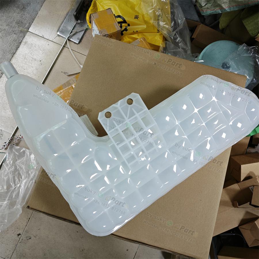 554-9412 511-0264 Coolant Expansion Water Tank for Caterpillar CAT 320 320GC 323 330 330GC 554-9412 511-0264 Coolant Expansion Water Tank for Caterpillar CAT 320 320GC 323 330 330GC